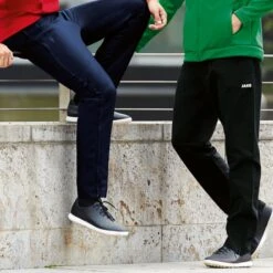 Jako Profi Präsentationshose Mit Seitlichem Reißverschluss -Fußballbedarf Geschäft jako profi praesentationshose mit seitlichem reissverschluss3