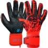 Reusch Attrakt Freegel Fusion Goaliator - Electric Red 1 Reusch Attrakt Freegel Fusion Goaliator - Electric Red -Fußballbedarf Geschäft reusch attrakt freegel fusion goaliator electric red